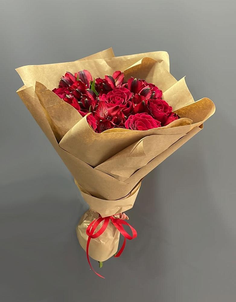 Букет цветов из: Альстромерии и Розы в Дылыме