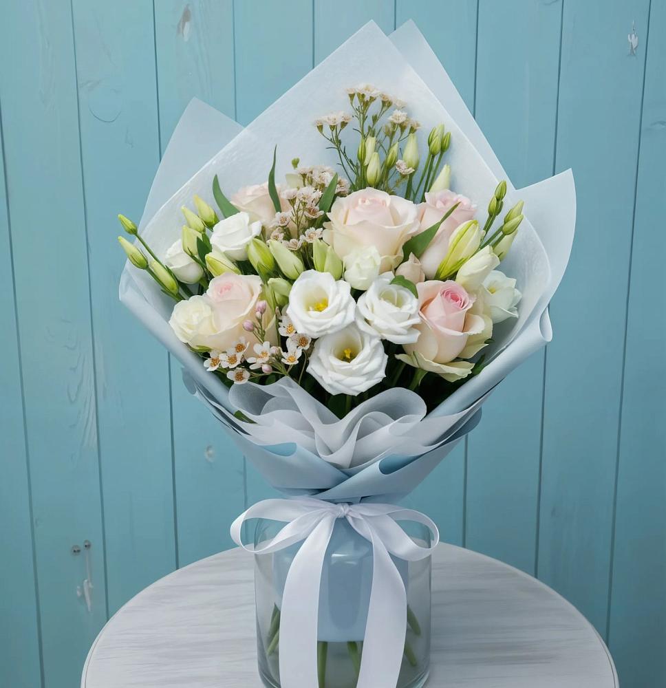 Букет цветов из: Розы и Лизиантусы в Дылыме