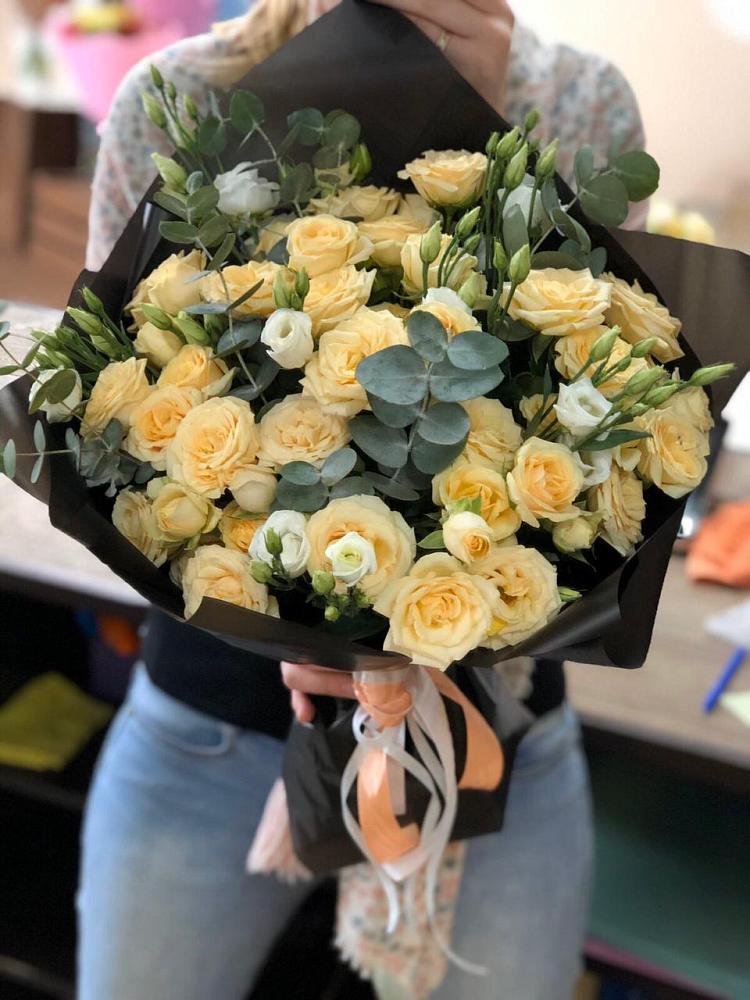 Букет цветов из: Розы и Лизиантусы в Дылыме