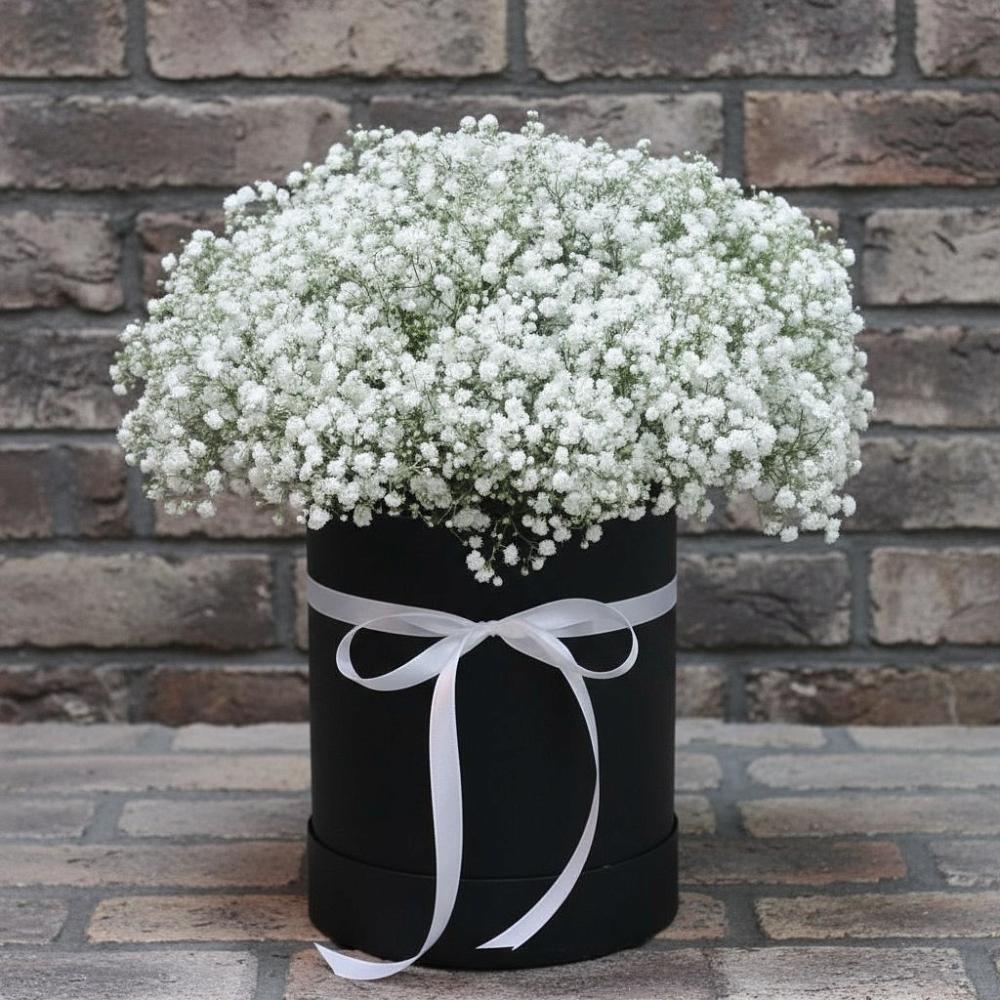 Цветочная композиция из Гипсофила в шляпной коробке в Дылыме