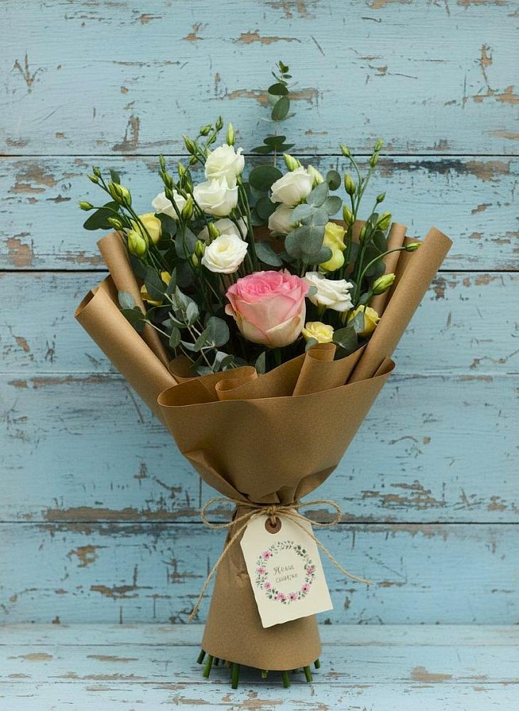 Букет цветов из: Розы и Лизиантусы в Дылыме