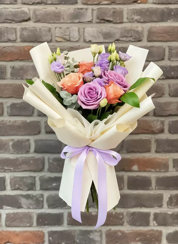 Букет цветов из: Лизиантусы и Розы в Дылыме