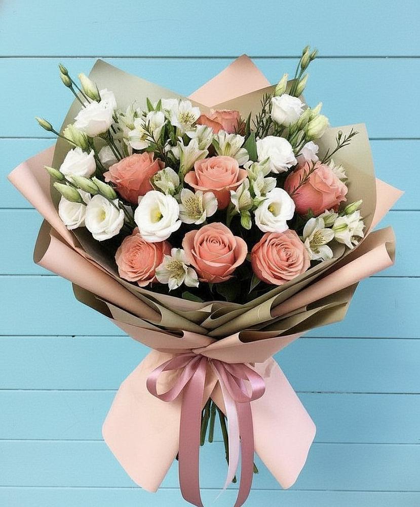 Букет цветов из: Розы, Альстромерии и Лизиантусы в Дылыме