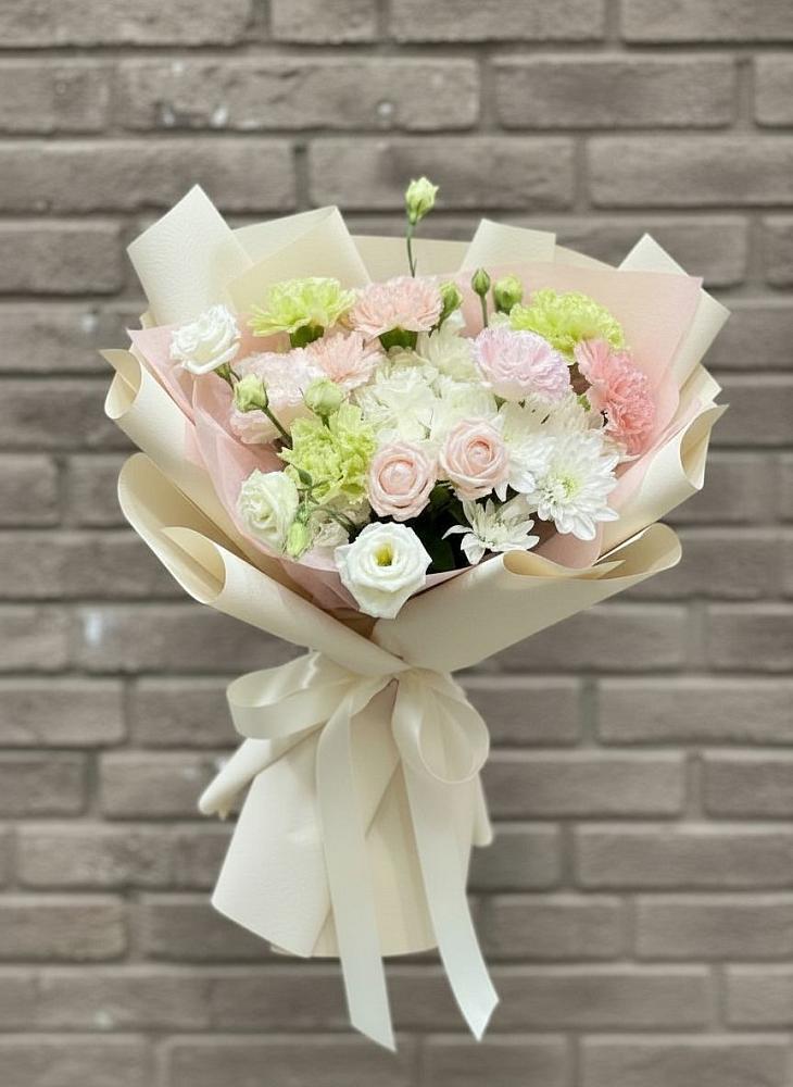 Букет цветов из: Гвоздики, Розы, Лизиантусы и Хризантемы в Дылыме