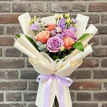 Букет цветов из:  Лизиантусы и Розы в Дылыме