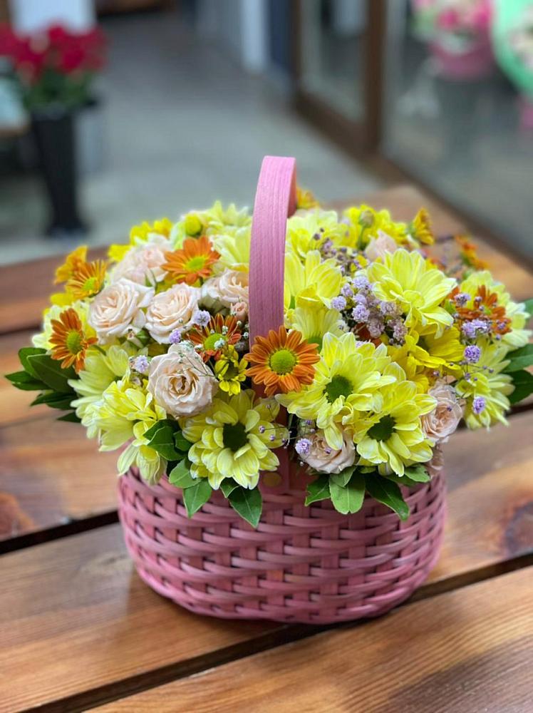 Цветочная композиция из Хризантемы и Розы в корзине в Дылыме