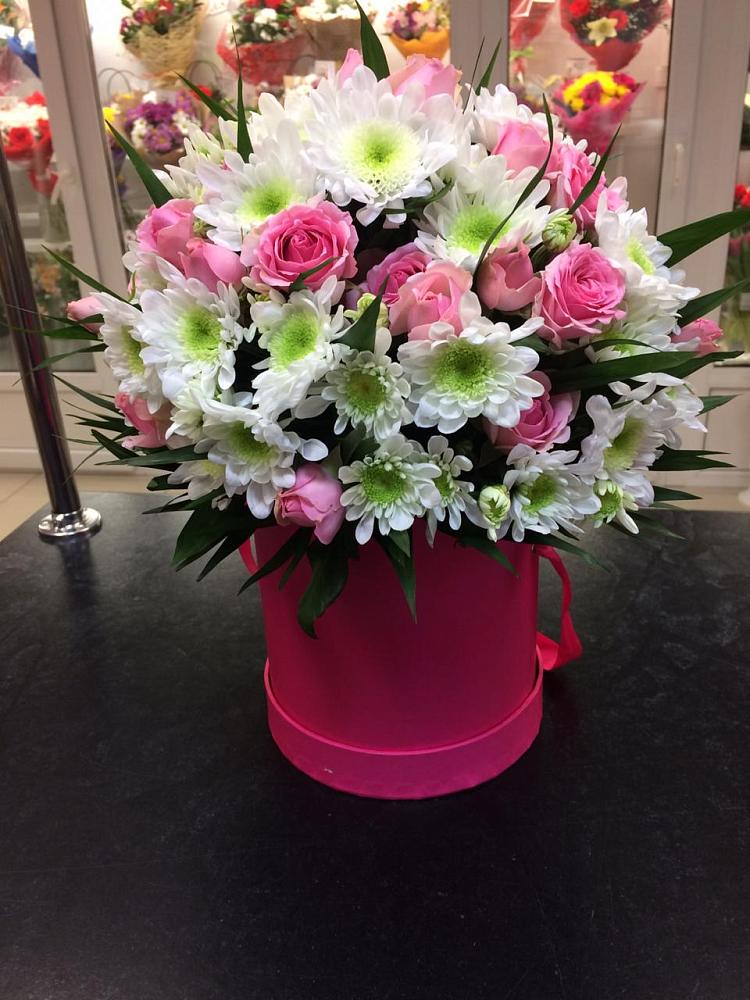 Цветочная композиция из Розы и Хризантемы в шляпной коробке в Дылыме