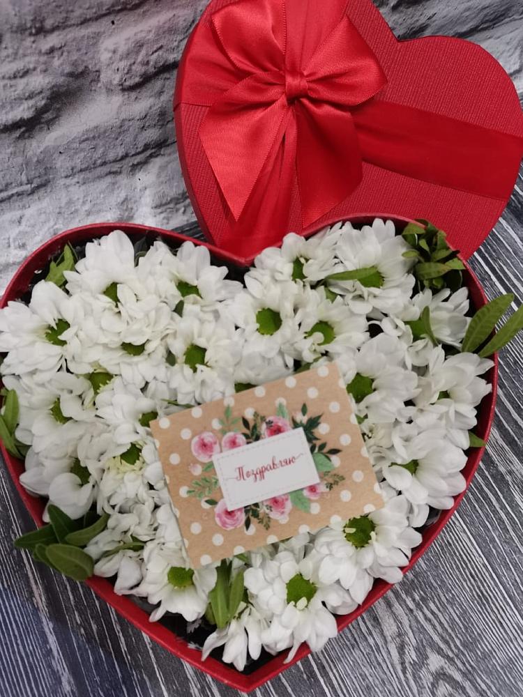 Цветочная композиция из Хризантемы в виде сердца в Дылыме