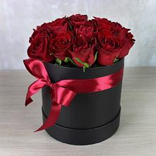 Цветочная композиция из Розы в шляпной коробке в Дылыме